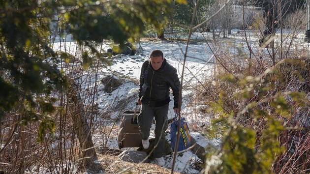 Mnoz uprchlci se do Kanady dostali pes nehldanou st americko-kanadsk hranice. Teba na Roxham Road v Quebecu. (28. bezna 2017)