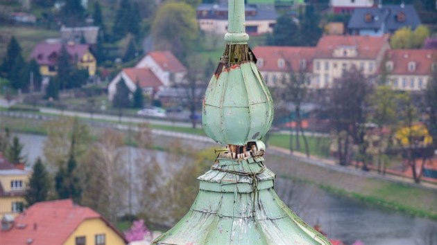 Detail ponien sti viky hranickho kostela zachycen teleobjektivem z vedlej ve.