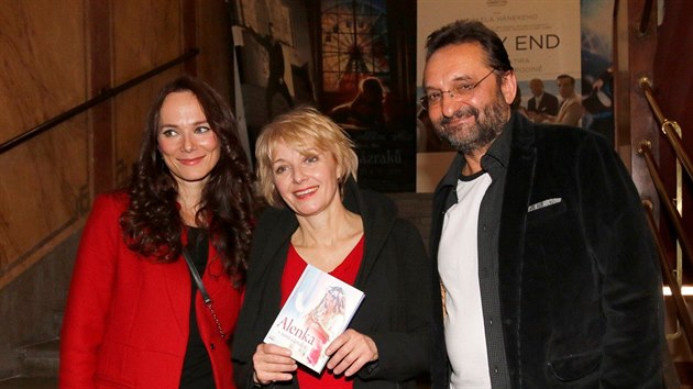 Veronika ilkov, Jana Kristina Studnikov, Otakro Maria Schmidt na premie filmu Alenka v zemi zzrak (30. ledna 2018).