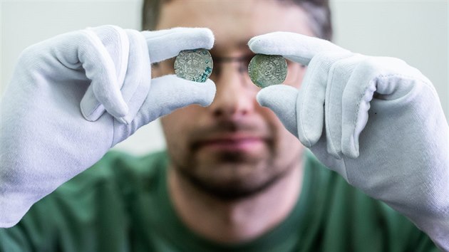 Numismatik hradeckho muzea Vojtch Brdle a prask groe z Jinska