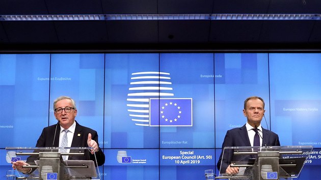 Jean-Claude Juncker a Donlad Tusk na tiskov konferenci po dubnovm summitu EU k brexitu (11. dubna 2019)