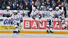 Pohled na stídaku hokejist Komety Brno v semifinále extraligového play off