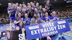 Florbalistky Vítkovic se po vítězství v superfinále nad Chodovem radují z... Florbalistky Vítkovic se po vítězství v superfinále nad Chodovem radují z...