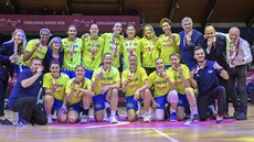 Basketbalistky ZVVZ USK Praha pózují s bronzovými medailemi pro třetí celek... Basketbalistky ZVVZ USK Praha pózují s bronzovými medailemi pro třetí celek...