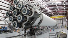 Devt motor Merlin na Falcon 9 (Falcon 9 v 1.0) jet s pvodním uspoádáním...