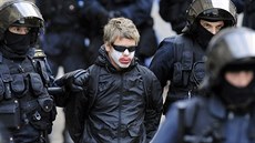 Squatteři se při obsazování domu na Albertově střetli s policií. (12. září 2009) Squatteři se při obsazování domu na Albertově střetli s policií. (12. září 2009)