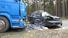 Řidič Škody Octavie zemřel i přes veškerou snahu lékařů v českobudějovické... Řidič Škody Octavie zemřel i přes veškerou snahu lékařů v českobudějovické...