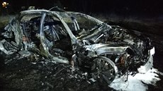 Auto vylétlo v Českých Budějovicích ze silnice a začalo hořet. Řidič nehodu... Auto vylétlo v Českých Budějovicích ze silnice a začalo hořet. Řidič nehodu...