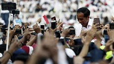 Souasný prezident Indonésie Joko Widodo bhem kampan k prezidentským volbám....