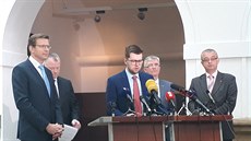 Zástupci ODS, Pirátů a hnutí ANO představili společně iniciativu, která má dát... Zástupci ODS, Pirátů a hnutí ANO představili společně iniciativu, která má dát...