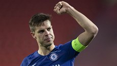 panlský obránce César Azpilicueta z Chelsea se raduje z vítzství na Slavii.