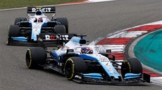 George Russell a Robert Kubica ve Velké cen íny formule 1.