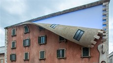 Použitím zipu na fasádě „rozevřel“ Alex Chinneck strukturu zdánlivě historické... Použitím zipu na fasádě „rozevřel“ Alex Chinneck strukturu zdánlivě historické...
