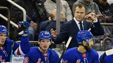 Alain Vigneault na střídačce New York Rangers. Alain Vigneault na střídačce New York Rangers.