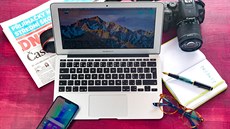Dražili jsme notebook, zrcadlovku a mobilní telefon. Dražili jsme notebook, zrcadlovku a mobilní telefon.