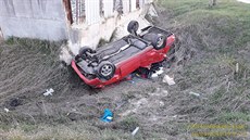 Velké štěstí měl řidič osobního auta, který vjel na přejezd u Poběžovic na... Velké štěstí měl řidič osobního auta, který vjel na přejezd u Poběžovic na...