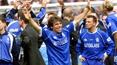 Gianfranco Zola odehrál za Chelsea přes tři stovky zápasů a stal se klubovou... Gianfranco Zola odehrál za Chelsea přes tři stovky zápasů a stal se klubovou...