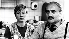 Jaroslava Obermaierová a Josef Somr ve filmu Dým bramborové nat (1976)