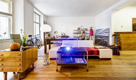 V obývacím pokoji je dost prostoru pro unikátní designový nábytek, ale i kolní...