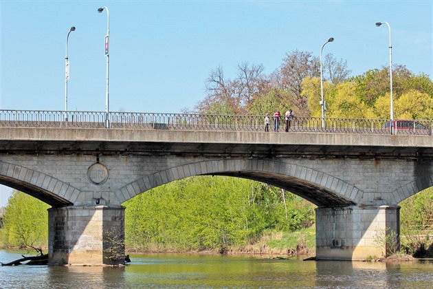 Chebský most pes eku Ohi v Karlových Varech je ve patném technickém stavu,...