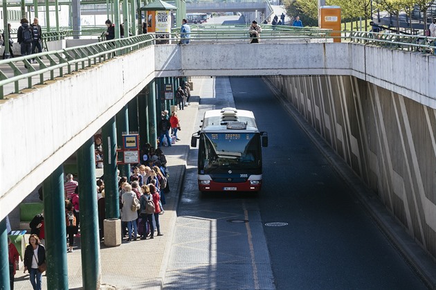 Autobusový terminál a stanice metra erný Most (19. dubna 2019)