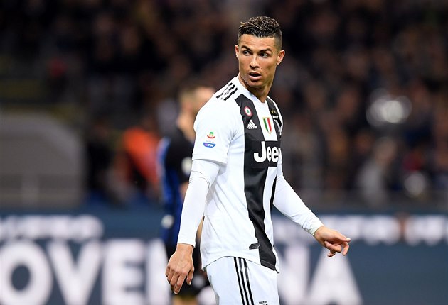 Cristiano Ronaldo z Juventusu bhem zpasu s Interem Miln