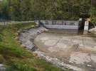 Retenční nádrže v blízkosti Botiče jsou bez vody. To by se dalo využít k jejich údržbě. Retenční nádrže v blízkosti Botiče jsou bez vody. To by se dalo využít k jejich údržbě.