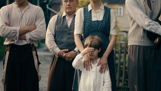 Záběr z německého filmu Nikdy neodvracej zrak Záběr z německého filmu Nikdy neodvracej zrak