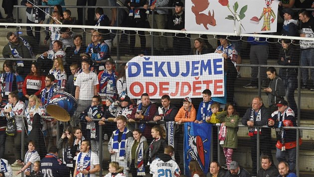 Fanoušci Chomutova a jejich vzkaz vedení klubu, majitelům Veverkovým. Fanoušci Chomutova a jejich vzkaz vedení klubu, majitelům Veverkovým.