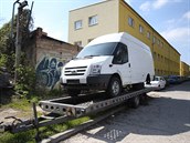 Vrakoviště, které Radim Kačírek stvořil ze své zahrady v ulici Na Lukách, je... Vrakoviště, které Radim Kačírek stvořil ze své zahrady v ulici Na Lukách, je...