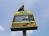 Radar v Horním Žďáru zničili dva mladíci cihlou. Radar v Horním Žďáru zničili dva mladíci cihlou.
