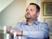 Jednatel a ředitel hradecké stavební firmy Prima Jaroslav Javorský vysvětluje,... Jednatel a ředitel hradecké stavební firmy Prima Jaroslav Javorský vysvětluje,...