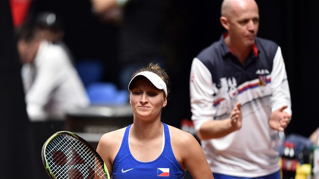 esk tenistka Markta Vondrouov v barovm utkn Fed Cupu s Kanadou.