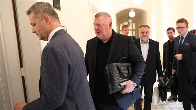 Ivo Rittig (uprosted) pichz na jednn Mstskho soudu v Praze (24. dubna 2019)