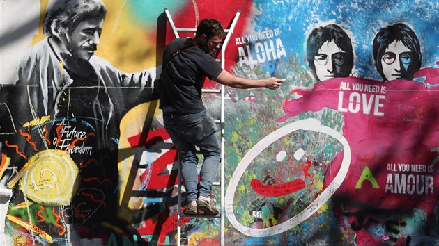 Pemalovvn Lennonovy zdi v Praze na Kamp