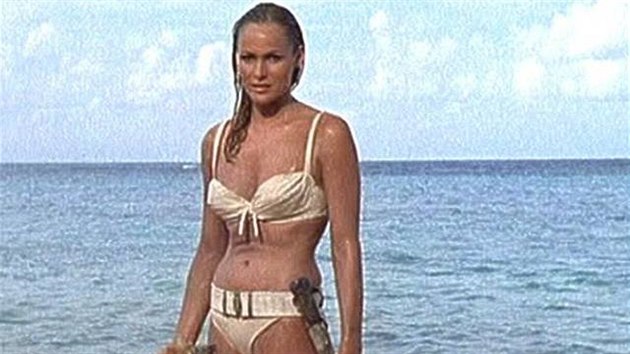 Ursula Andressov okouzlila scnou v bikinch v bondovce Dr. No