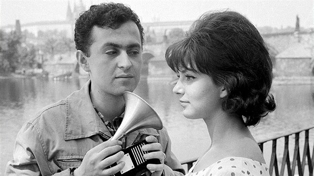 Jaroslav Kepka a Jitka Zelenohorsk ve filmu Pjovna talent (1964)