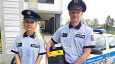 Policisté Eva Huspeková a Petr Werner zachránili život muži, který zkolaboval.... Policisté Eva Huspeková a Petr Werner zachránili život muži, který zkolaboval....