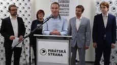 Piráti v pondělí zahájili ostrou část kampaně před volbami do Evropského... Piráti v pondělí zahájili ostrou část kampaně před volbami do Evropského...