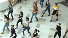 V obchodním domě v pražských letňanech proběhla tančící guerilla V obchodním domě v pražských letňanech proběhla tančící guerilla