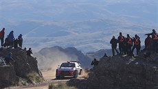 Belgičan Thierry Neuville se spolujezdcem Nicolasem Gilsoulem na trati... Belgičan Thierry Neuville se spolujezdcem Nicolasem Gilsoulem na trati...
