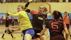 Gabriela Nygrýnová ze Zlína střílí na bránu během zápasu proti Plzni. Gabriela Nygrýnová ze Zlína střílí na bránu během zápasu proti Plzni.