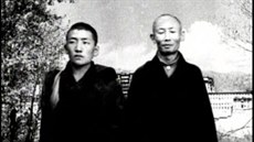 Gendün höphel (vpravo) se svým ákem a spolupracovníkem Rakrou Rimpochem. I on...