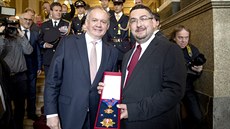 Slovenský prezident Andrej Kiska udělil v Praze státní vyznamenání řediteli... Slovenský prezident Andrej Kiska udělil v Praze státní vyznamenání řediteli...