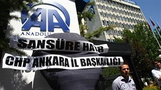 Protest novinářů proti cenzuře před sídlem státní tiskové agentury Anadolu v... Protest novinářů proti cenzuře před sídlem státní tiskové agentury Anadolu v...