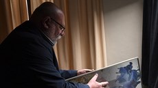 Autor Jan William Drnek s knižní Slovanskou epopejí (25. dubna 2019) Autor Jan William Drnek s knižní Slovanskou epopejí (25. dubna 2019)