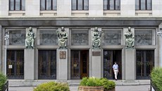 V budově ministerstva zemědělství a v sídle státního podniku Lesy ČR v Hradci... V budově ministerstva zemědělství a v sídle státního podniku Lesy ČR v Hradci...