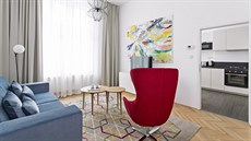 Dřevěné parkety se hezky doplňují s designovými odkládacími stolky z masivního... Dřevěné parkety se hezky doplňují s designovými odkládacími stolky z masivního...