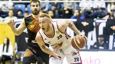 Šimon Puršl (vpravo) ze Svitav obešel Filipa Šmída z Ústí nad Labem. Šimon Puršl (vpravo) ze Svitav obešel Filipa Šmída z Ústí nad Labem.