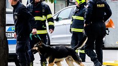 Nález podezřelého zavazadla na náměstí Jiřího z Poděbrad. (23. 4. 2019) Nález podezřelého zavazadla na náměstí Jiřího z Poděbrad. (23. 4. 2019)